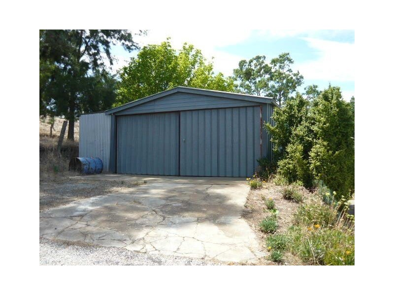 8 Moculta Road, Angaston SA 5353