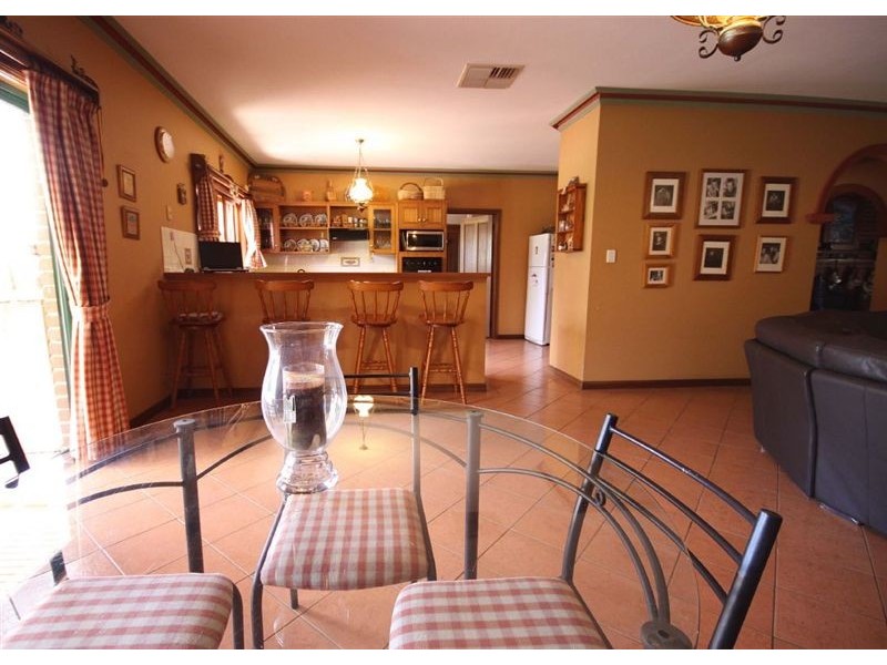 6 Barons Court, Greenock SA 5360