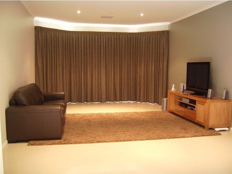 16 Yattarna Crescent, Nuriootpa SA 5355