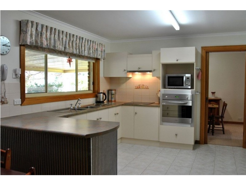 8 Barons Court, Greenock SA 5360