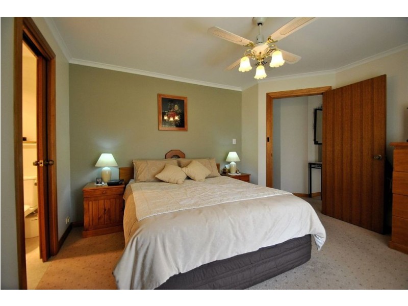 8 Barons Court, Greenock SA 5360