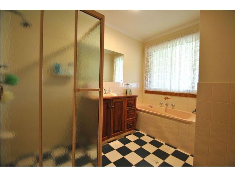 8 Barons Court, Greenock SA 5360