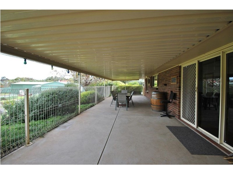 8 Barons Court, Greenock SA 5360