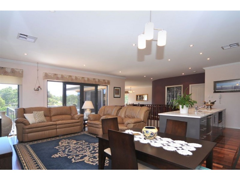 2 Whiteman Road, Williamstown SA 5351