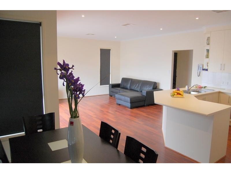 8 Yattarna Crescent, Nuriootpa SA 5355