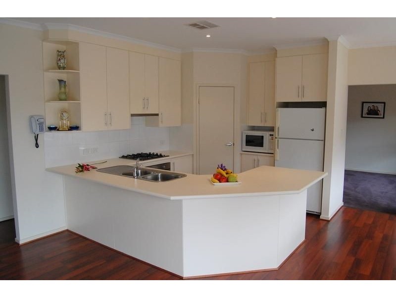 8 Yattarna Crescent, Nuriootpa SA 5355