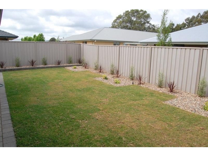 8 Yattarna Crescent, Nuriootpa SA 5355