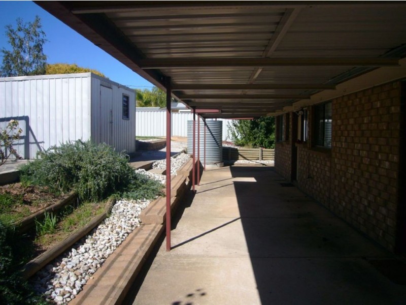 18 Flora Street, Greenock SA 5360