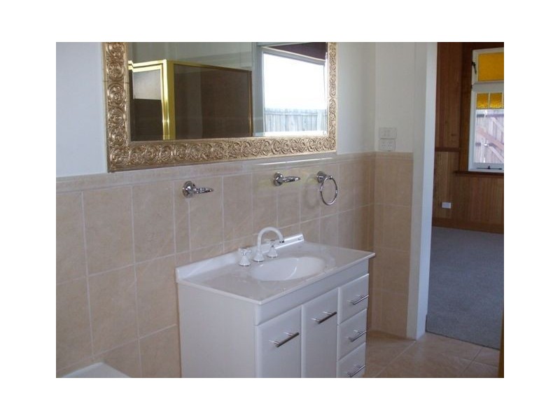 19 Macquarie Street, Cressy TAS 7302