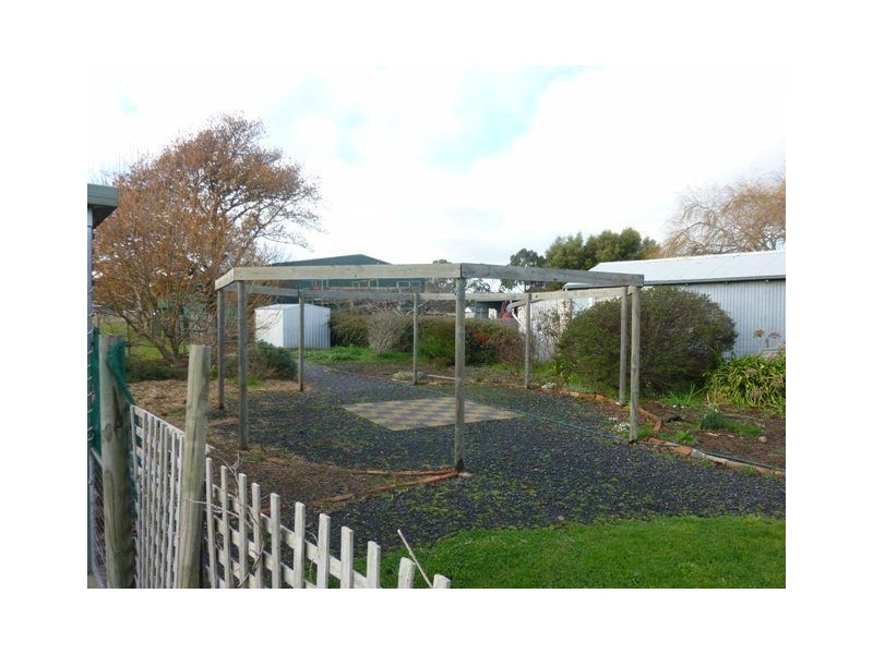 9 Charles Street, Cressy TAS 7302