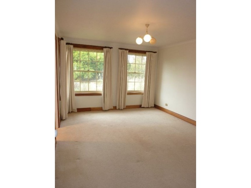 11 Bond Street, Ross TAS 7209