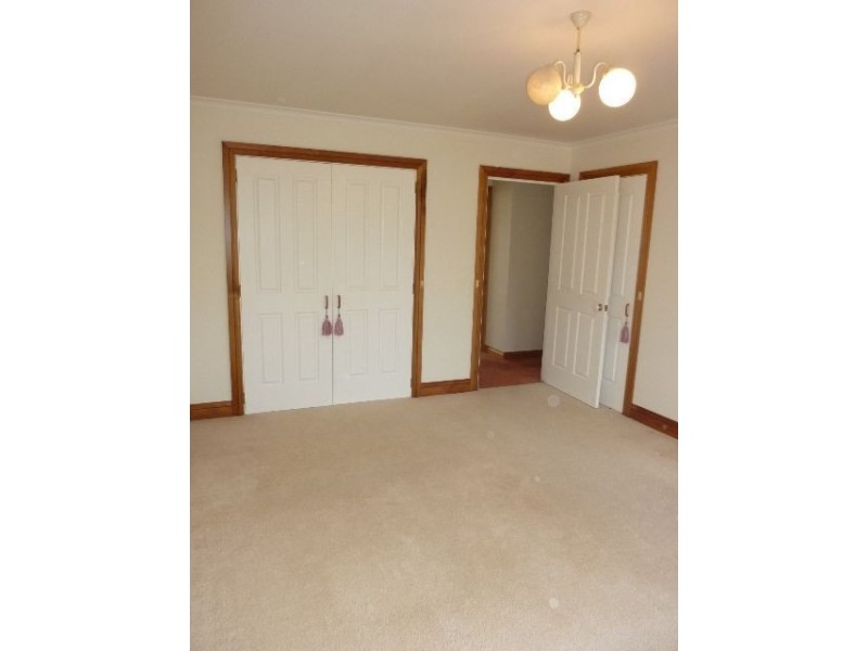 11 Bond Street, Ross TAS 7209