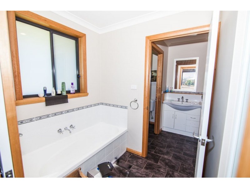 8 High Moor Court, Longford TAS 7301