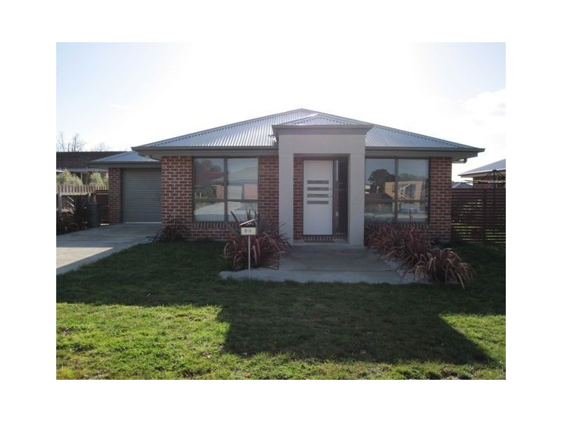 2/1 Longford Close, Longford TAS 7301