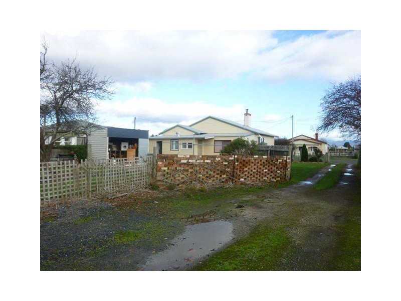 9 Charles Street, Cressy TAS 7302