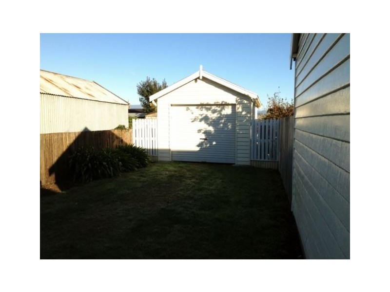 16 Charles Street, Cressy TAS 7302
