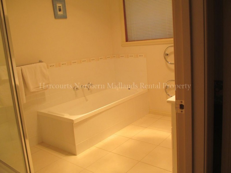 9 Bridge St, Ross TAS 7209