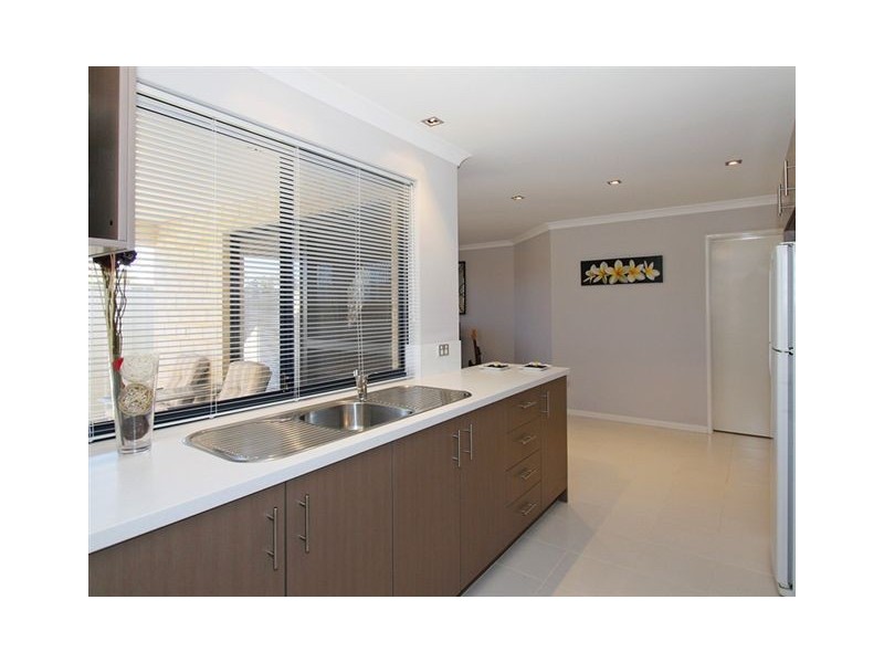 3/3 Peppermint Gardens, Aubin Grove WA 6164
