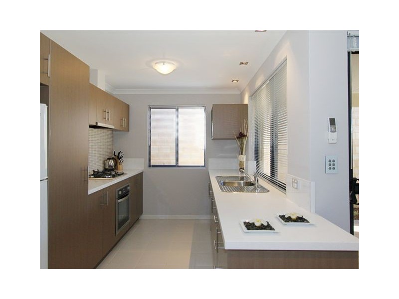 3/3 Peppermint Gardens, Aubin Grove WA 6164