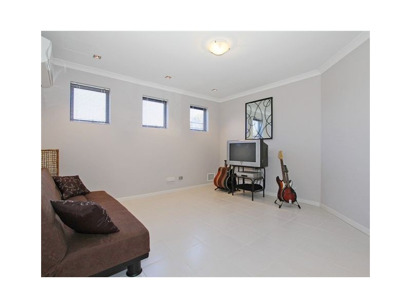 3/3 Peppermint Gardens, Aubin Grove WA 6164