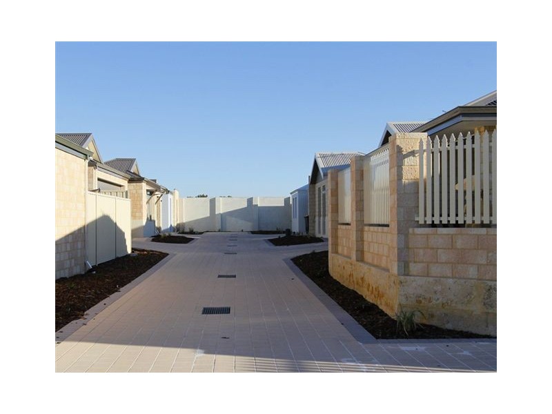 3/3 Peppermint Gardens, Aubin Grove WA 6164