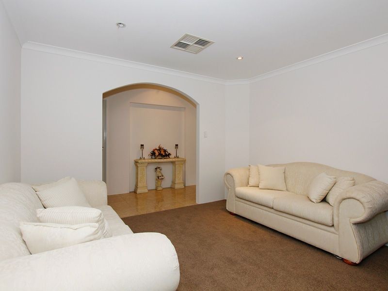 51 Kooralbyn Valley Crescent, Jandakot WA 6164