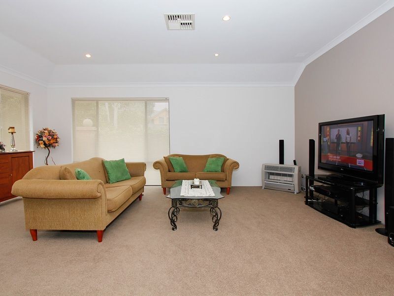 51 Kooralbyn Valley Crescent, Jandakot WA 6164