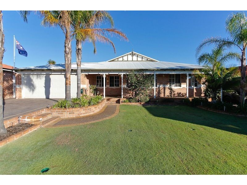 15 Herdsman Court, Success WA 6164
