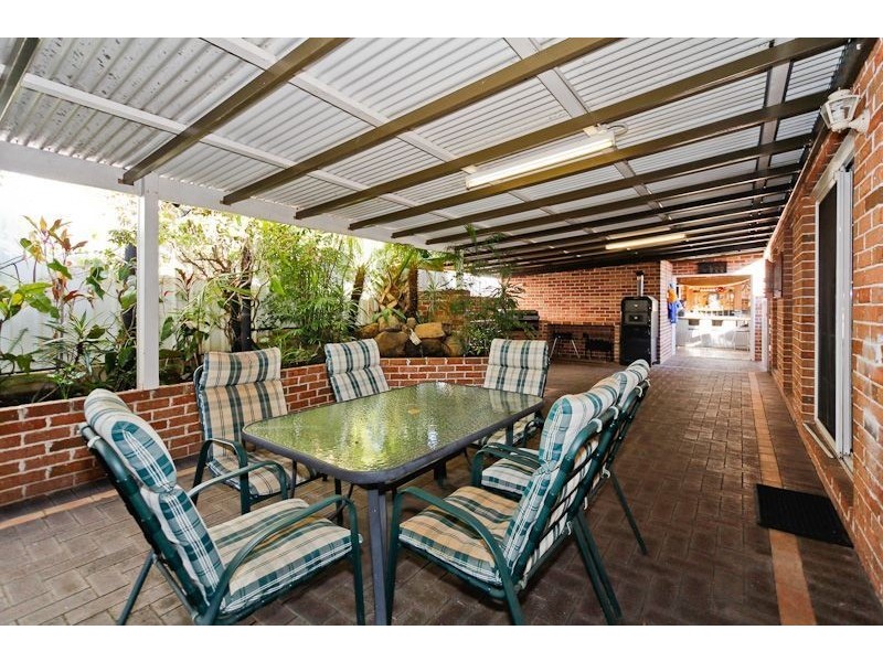 15 Herdsman Court, Success WA 6164