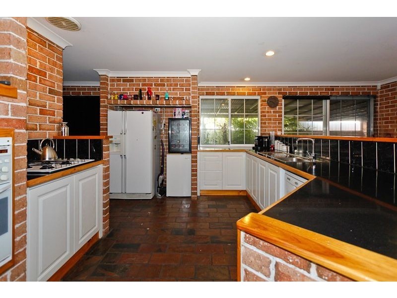 15 Herdsman Court, Success WA 6164