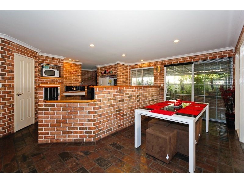 15 Herdsman Court, Success WA 6164