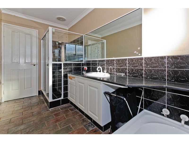 15 Herdsman Court, Success WA 6164