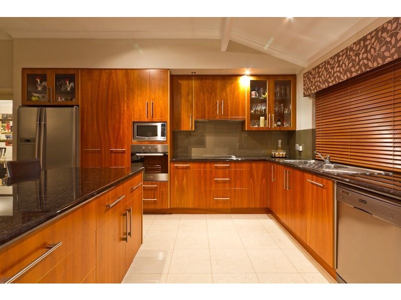 8 Rhodes Rise, Coogee WA 6166