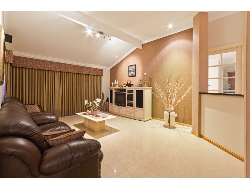 8 Rhodes Rise, Coogee WA 6166