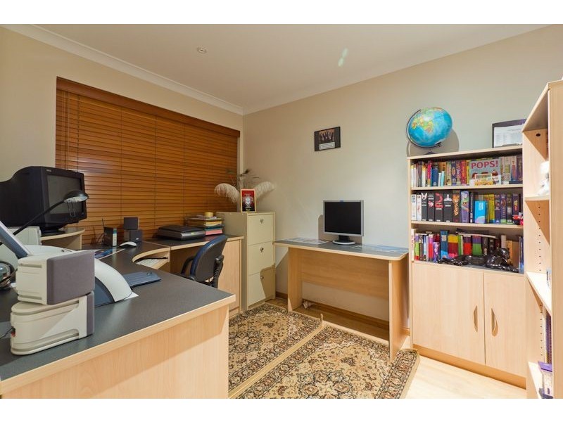 8 Rhodes Rise, Coogee WA 6166