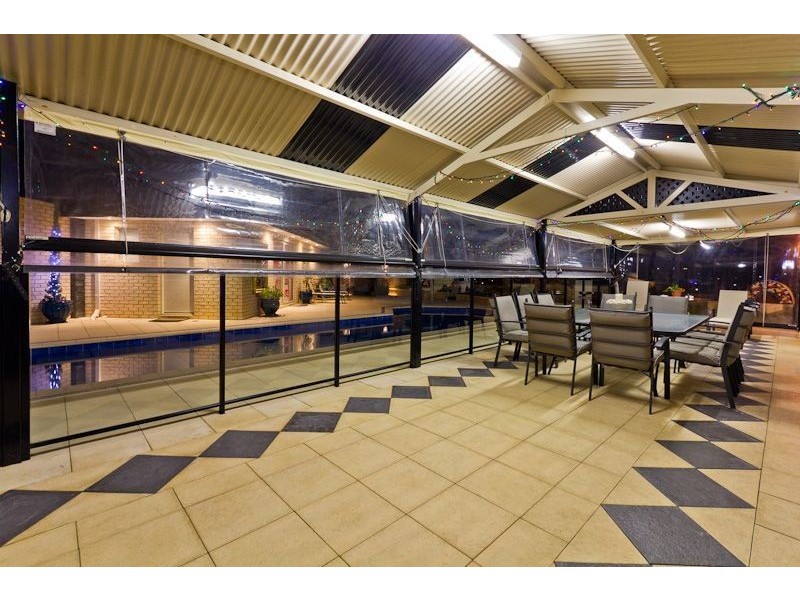 8 Rhodes Rise, Coogee WA 6166