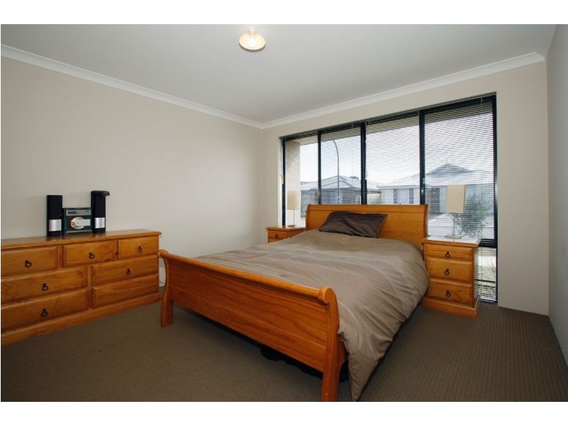 18 Dewsbury Drive, Bertram WA 6167