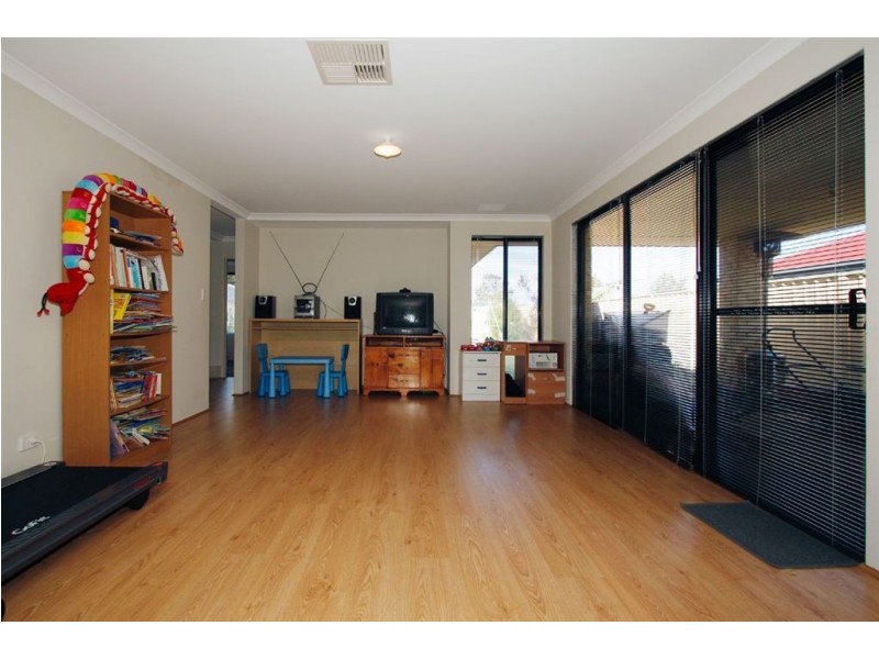 18 Dewsbury Drive, Bertram WA 6167