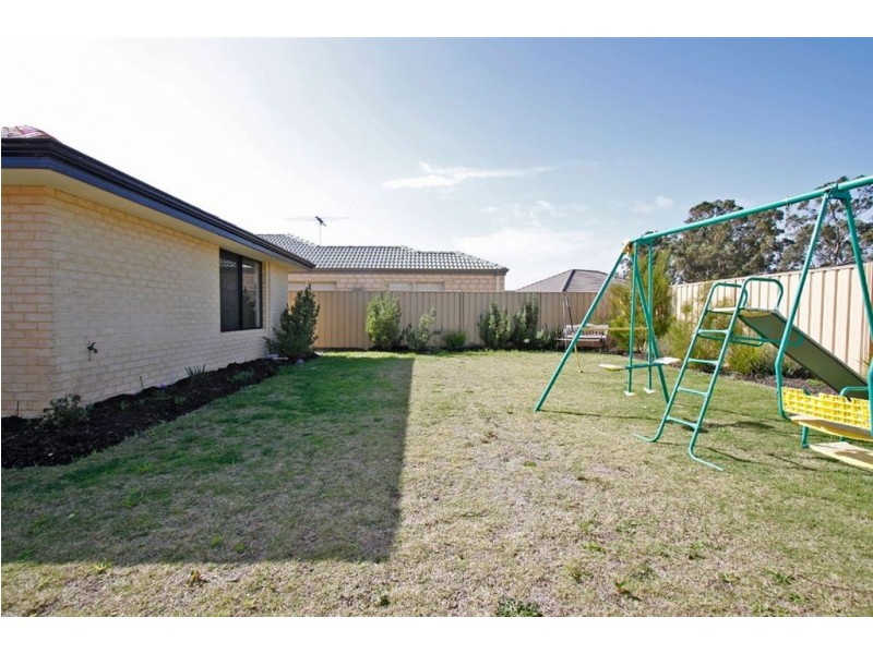 18 Dewsbury Drive, Bertram WA 6167