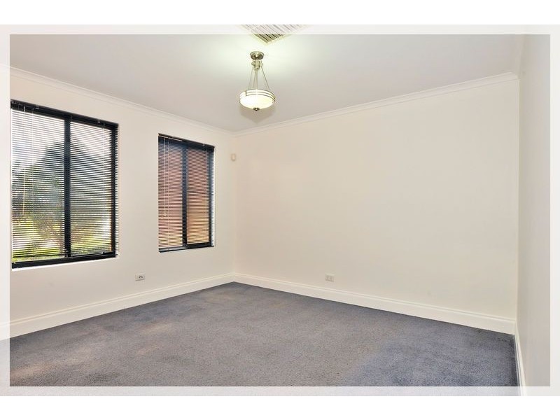 3 Avon Crescent, Atwell WA 6164