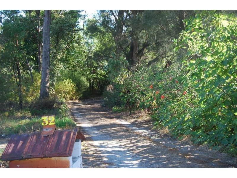 32 Collis Road, Wattleup WA 6166