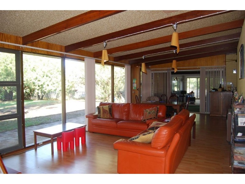 32 Collis Road, Wattleup WA 6166