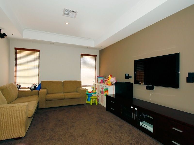 13 Shelduck Pass, Beeliar WA 6164