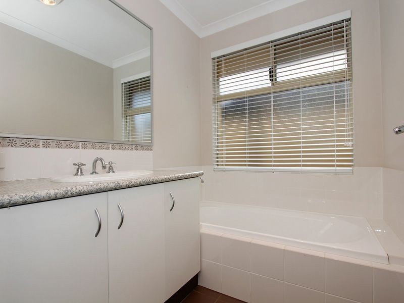 29 St Joseph Fairway, Success WA 6164