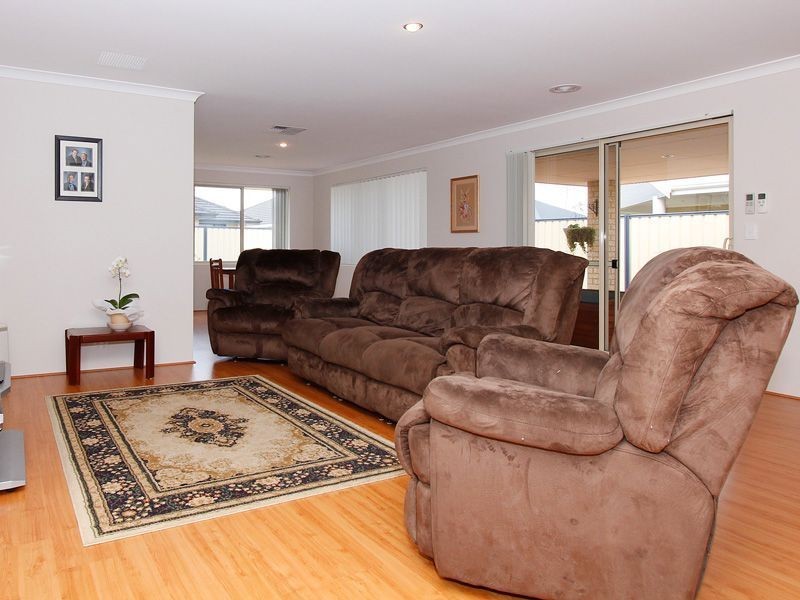 29 St Joseph Fairway, Success WA 6164