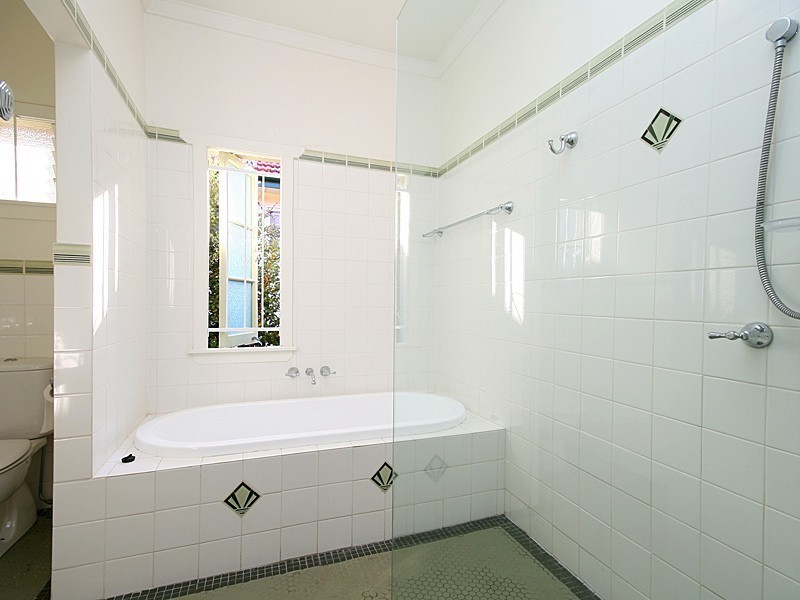 2 Piddington Street, Ashgrove QLD 4060