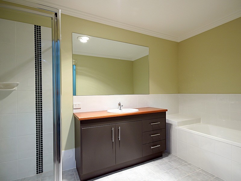 11 Pickering Place, Upper Kedron QLD 4055
