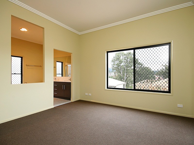 11 Pickering Place, Upper Kedron QLD 4055
