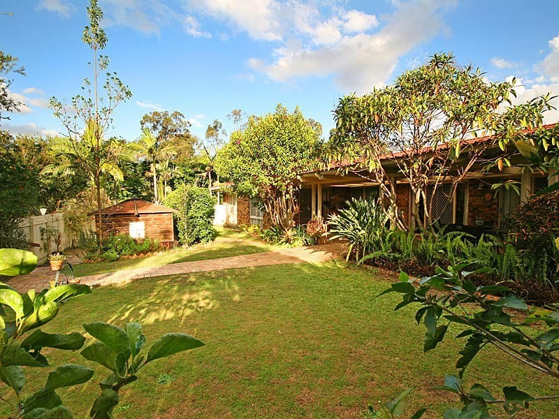 11 Glenwood Place, Ferny Hills QLD 4055