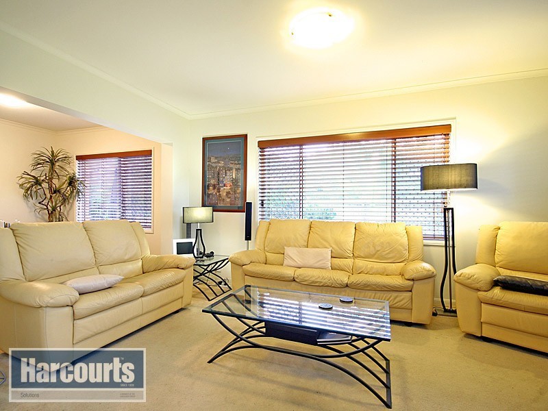 85 Selkirk Crescent, Upper Kedron QLD 4055